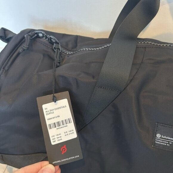 NWT Peloton x lululemon All Day Essentials Duffle Train Gym Bag 32L Large Black - Picture 4 of 11